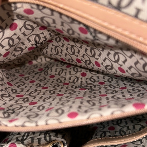 Guess Purse - Picture 4 of 9